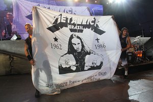 Metallica no Rock in Rio - Bandeira em homenagem a Cliff Burton - Foto: Divulgação/Metallica