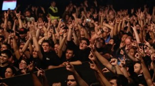 Fãs do Sepultura no documentário "Sepultura Endurance" - Foto: Divulgação