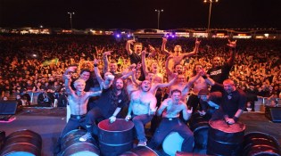 Sepultura e Tambour du Bronx no documentário "Sepultura Endurance" - Foto: Divulgação