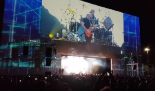 Joe Satriani no Auditório Ibirapuera - Foto: Reprodução do YouTube Joe Satriani no Auditório Ibirapuera - Foto: Reprodução do YouTube