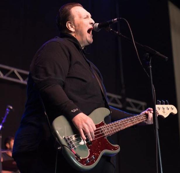Steve Soto, fundador da banda The Adolescents, morre aos 54 anos ...