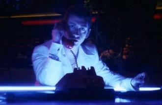 Arctic Monkeys - Reprodução de cena do clipe de "Tranquility Base Hotel & Casino"