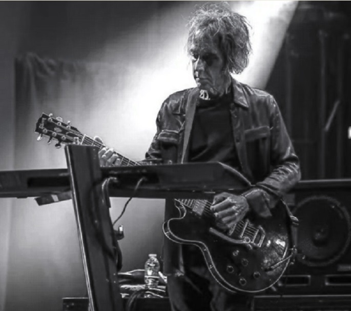 Morre Perry Bamonte, guitarrista e tecladista do The Cure